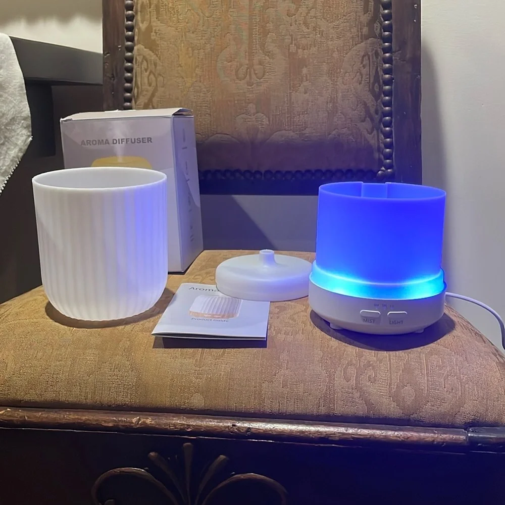 Aroma Diffuser - White with mist and colors NIB